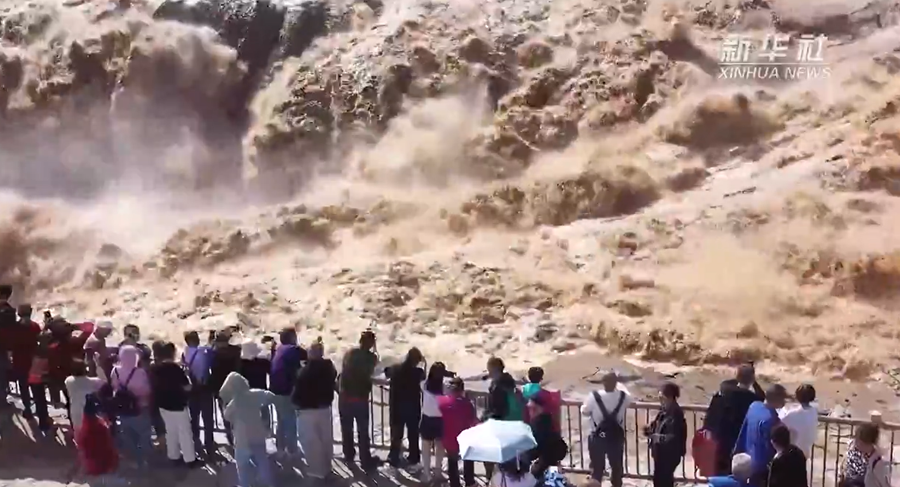 黃土色の濁流がすさまじい勢いで流れる圧倒の景色を楽しめる黃河壺口瀑布