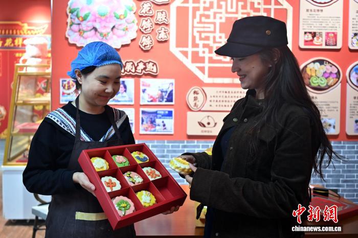 中秋節(jié)控え、飾り蒸しパンで作った月餅が人気に　甘粛省蘭州