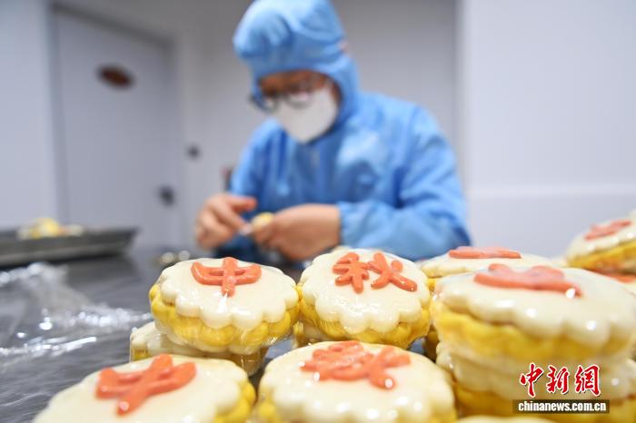 中秋節(jié)控え、飾り蒸しパンで作った月餅が人気に　甘粛省蘭州