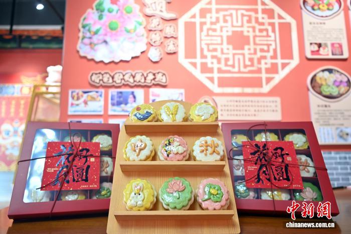 中秋節(jié)控え、飾り蒸しパンで作った月餅が人気に　甘粛省蘭州