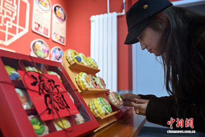中秋節(jié)控え、飾り蒸しパンで作った月餅が人気に　甘粛省蘭州