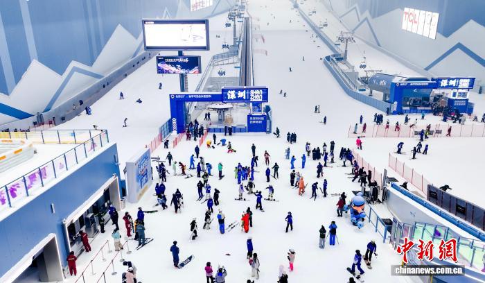 スーパースノーセセンターのスキー場內(nèi)部の様子（撮影?曹波）。