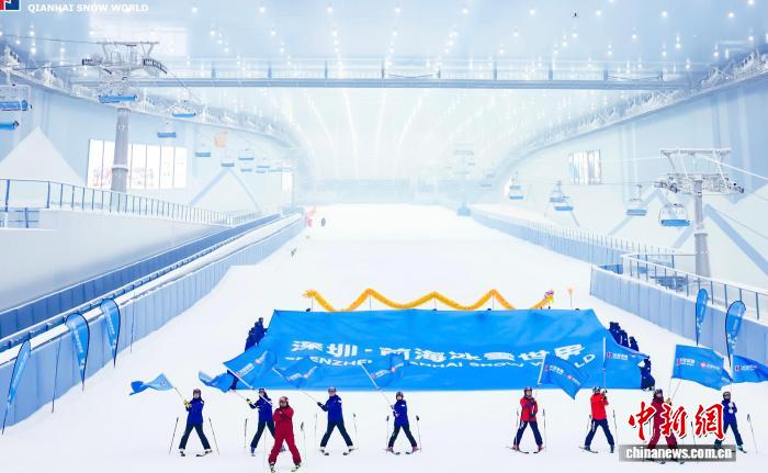 世界最大規(guī)模の屋內(nèi)スキー場(chǎng)がオープン　広東省深セン