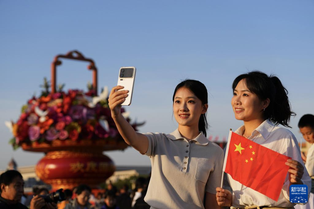 國(guó)慶節(jié)の國(guó)旗掲揚(yáng)式が天安門(mén)広場(chǎng)で開(kāi)催