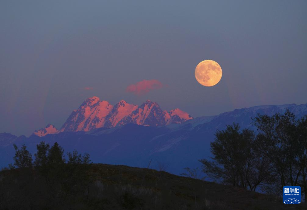 中國(guó)各地で観測(cè)された「中秋の名月」