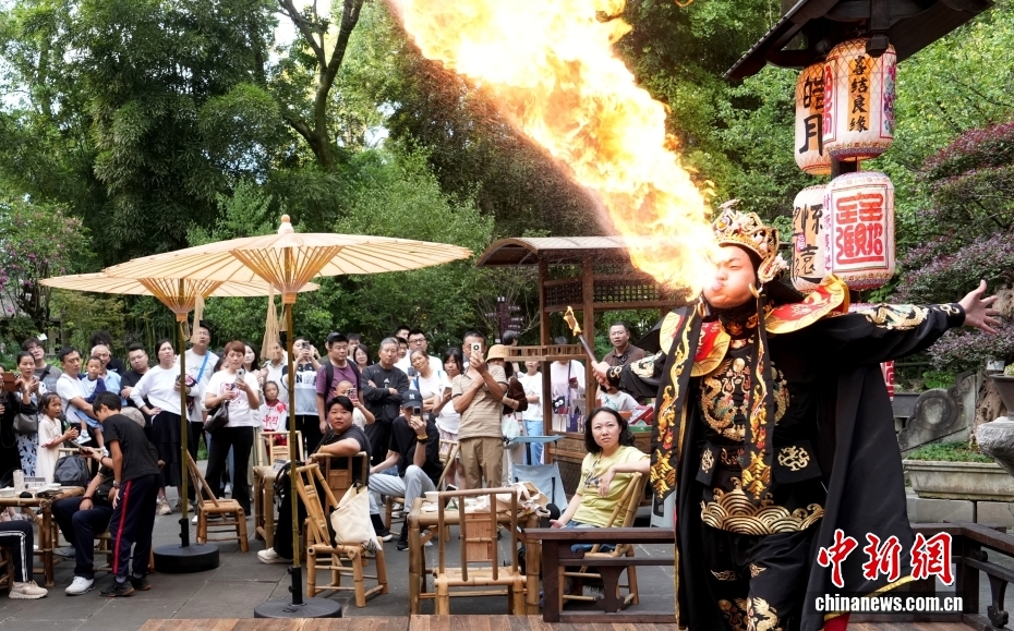 中國(guó)各地で8連休を満?jiǎn)摔工肴恕?></a></td></tr><tr><td class=