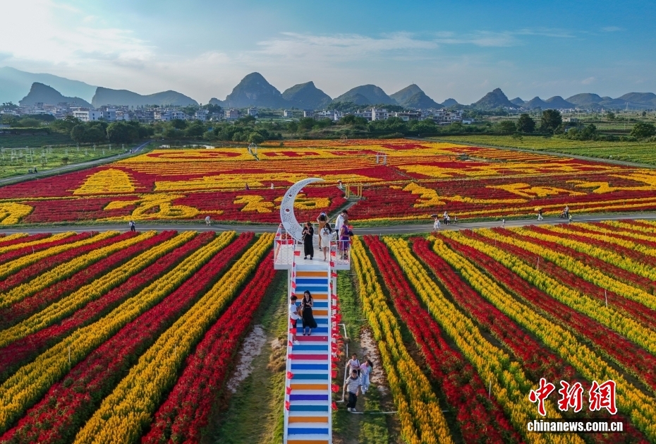 中國(guó)各地で8連休を満?jiǎn)摔工肴恕?></td></tr><tr><td class=