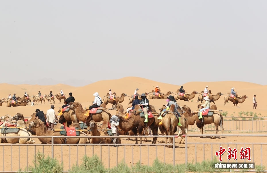 中國各地で8連休を満喫する人々