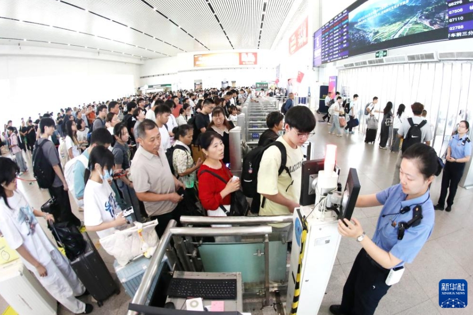 大型連休最終日、中國各地でUターンラッシュ