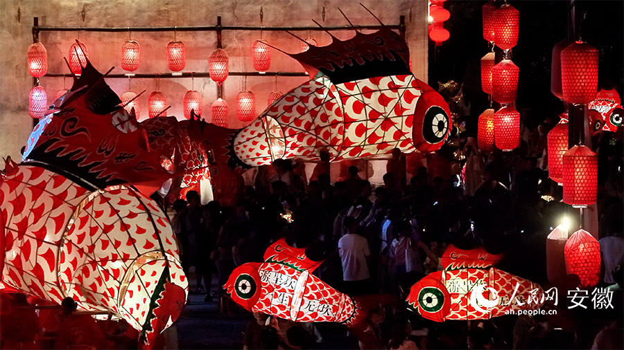 観光客を魅了する呈坎村の「魚燈」　安徽省黃山市徽州區(qū)