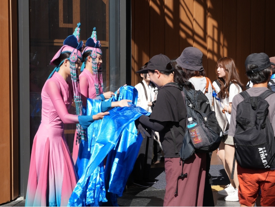 大阪?関西萬博の中國パビリオンで9日に開幕した「內(nèi)蒙古デー」（撮影?許可）。