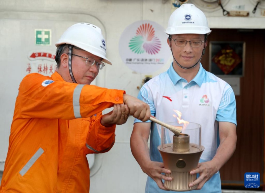 海底1522mの可燃?xì)辘閽窕稹〉?5回全國運(yùn)動會の聖火採火式が開催