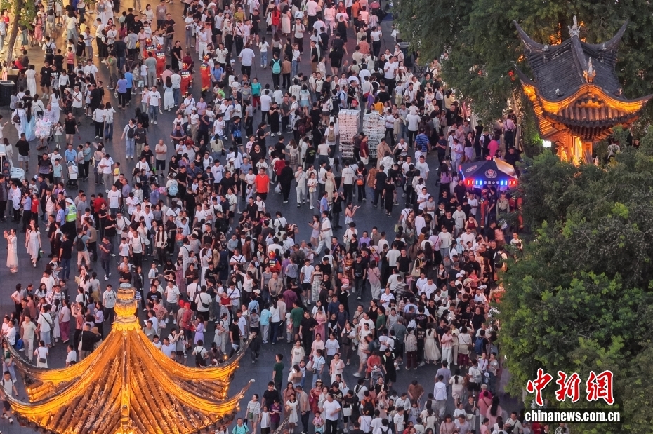 國慶節(jié)?中秋節(jié)連休の中國國內(nèi)旅行者數(shù)が延べ8.88億人に