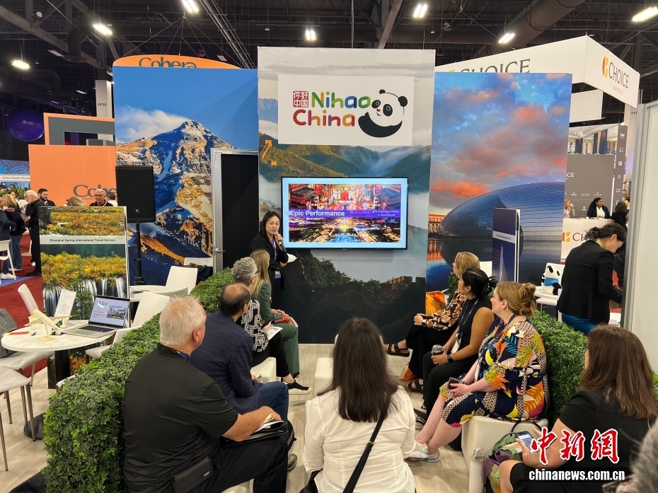 「2025年IMEX America」の中國ブースで、観光PR會に參加するバイヤー（撮影?張朔）。