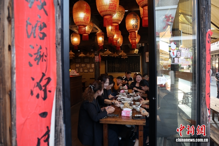 朝から人情味あふれるムード漂う浙江省蘭渓市の游埠古鎮(zhèn)