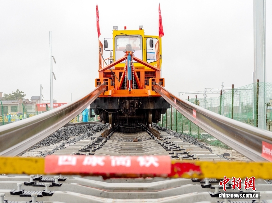 西康高速鉄道で全線の線路敷設(shè)工事がスタート　陝西省