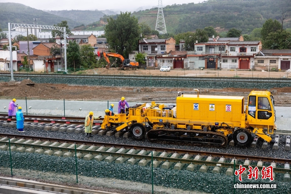 西康高速鉄道で全線の線路敷設(shè)工事がスタート　陝西省