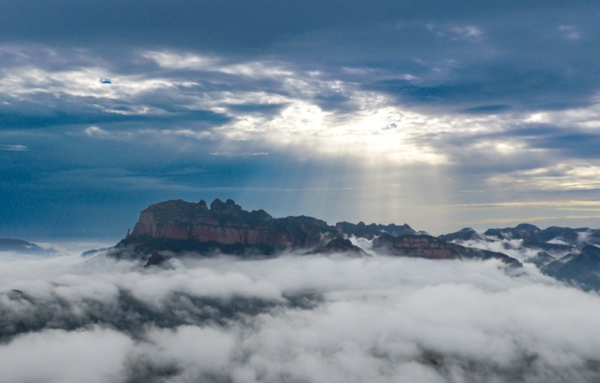 東太行百里畫(huà)廊に広がる美しい雨上がりの雲(yún)?！『颖笔?></a></td></tr><tr><td class=