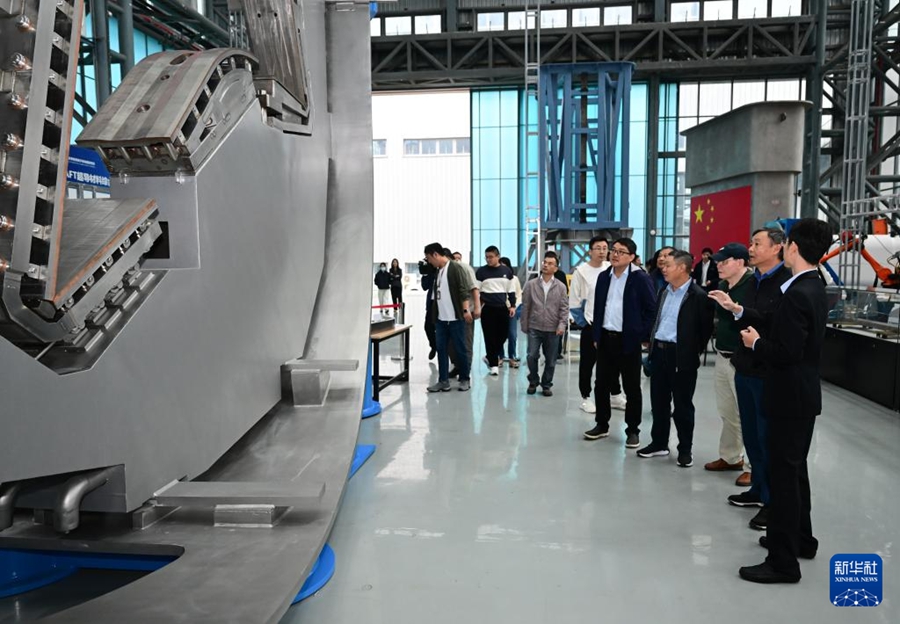 10月13日に撮影された核融合爐本體の基幹システム総合研究施設「夸父（CRAFT）」におけるダイバータ試作部品の試験現(xiàn)場。撮影?周牧