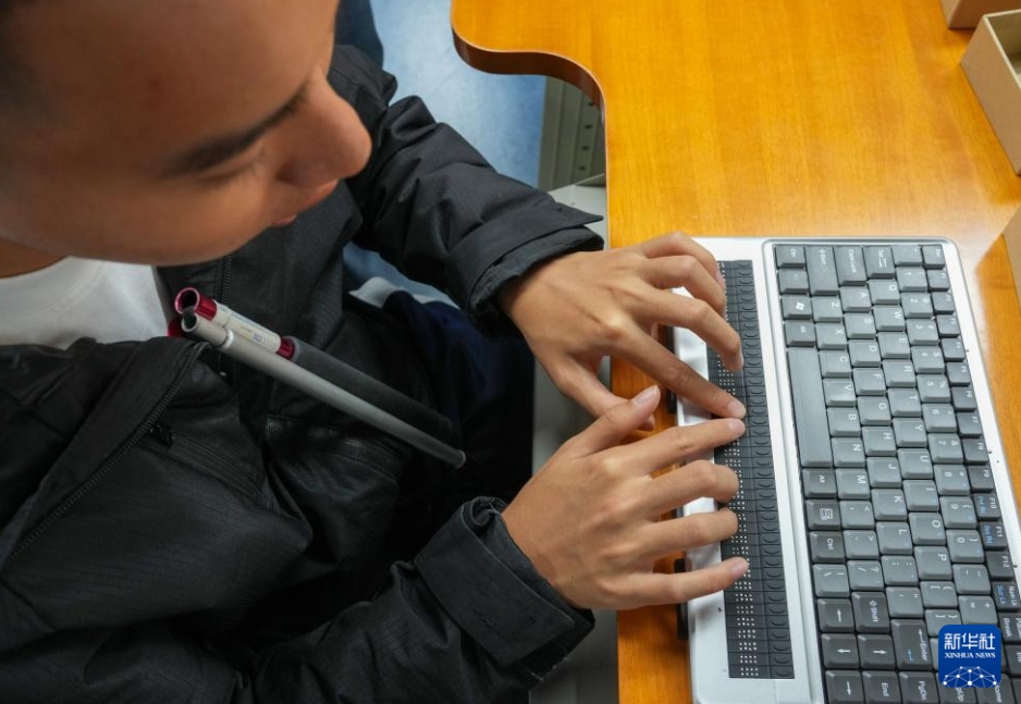 視覚障がい者向け「中國文明に觸れ、美しい中國に觸れる」觸覚本が出版　北京