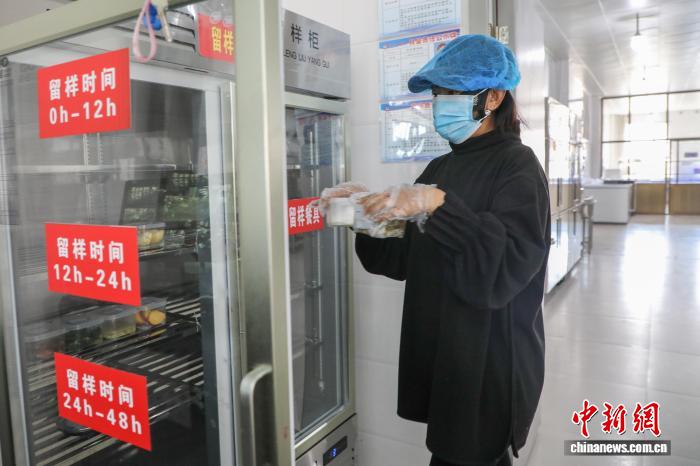 児童36萬(wàn)人に栄養(yǎng)に富んだ無(wú)料の學(xué)校給食　青海省果洛