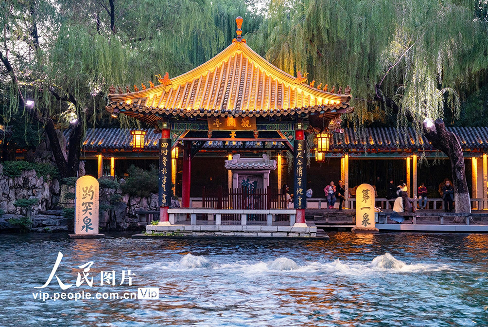 山東省済南市にある趵突泉（撮影?王章華/寫真著作権は人民図片網(wǎng)が所有のため転載禁止）。