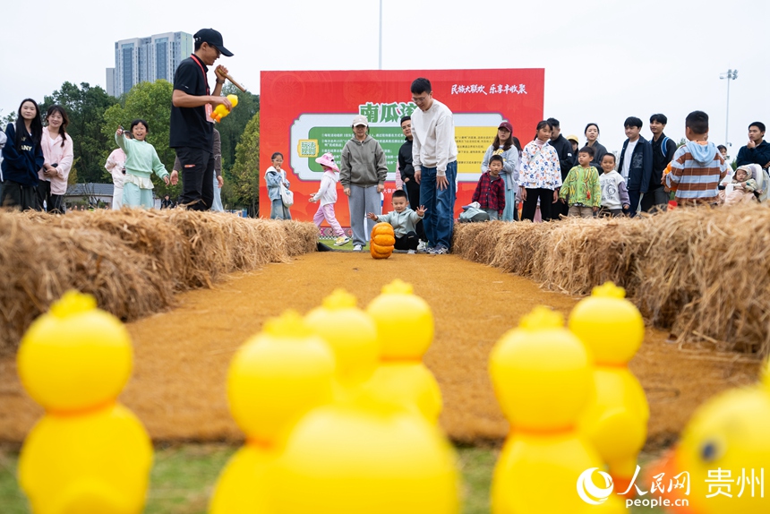 豊作を祝い、農(nóng)業(yè)の楽しみを満?jiǎn)摔工毳ぅ佶螗乳_催　 貴陽(yáng)市観山湖