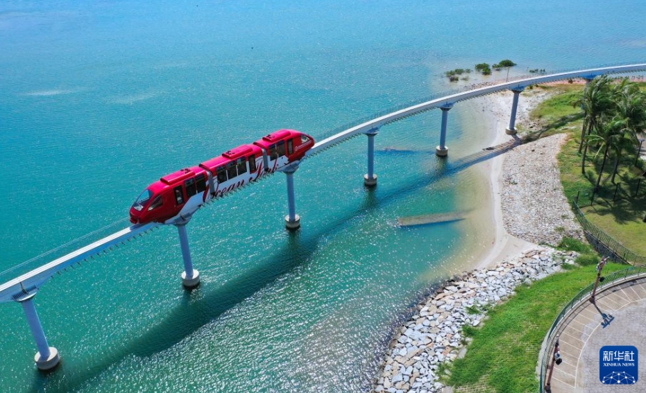 海南オーシャンパラダイスリゾートを走行する海上ミニ列車（10月19日、ドローンによる撮影?郭程）。