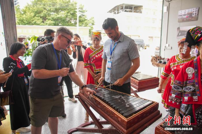 音楽を奏でる「石」　広西?柳江