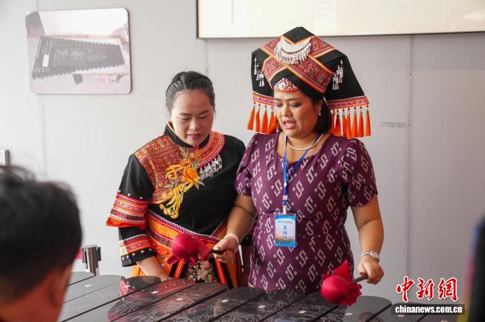 音楽を奏でる「石」　広西?柳江