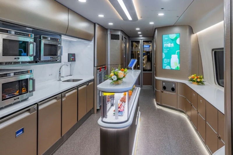 「CR450AF」の食堂車