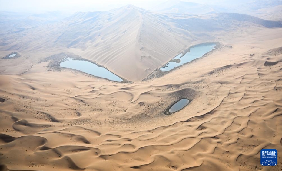 秋を迎えた巴丹吉林砂漠　內蒙古