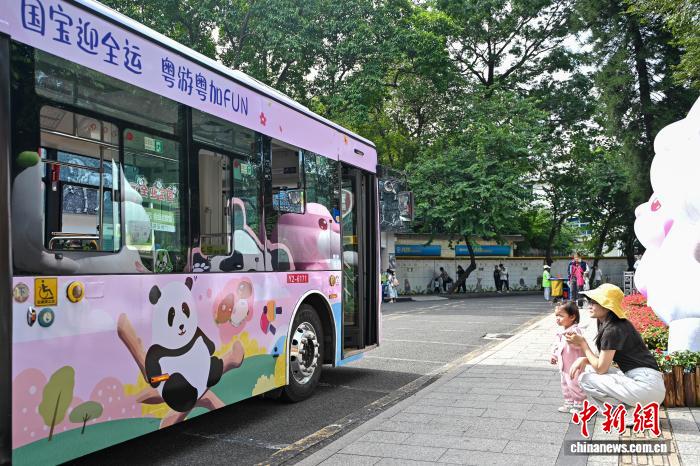 全國運動會開幕控え、パンダをテーマにした路線バス車両の運行開始　広東省