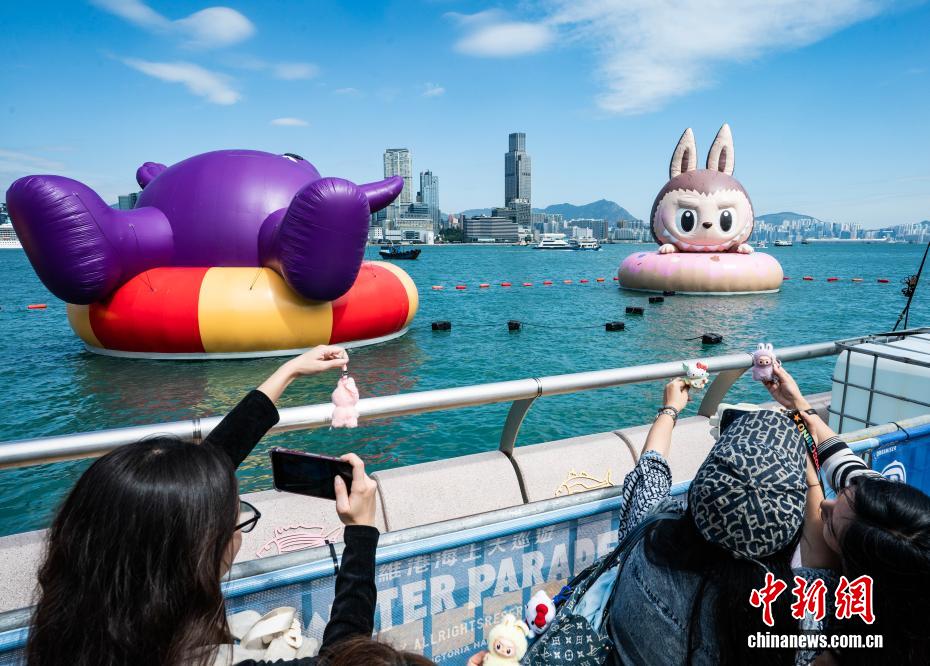 ドラえもんやLABUBUのウォーターパレード開催　香港特區(qū)
