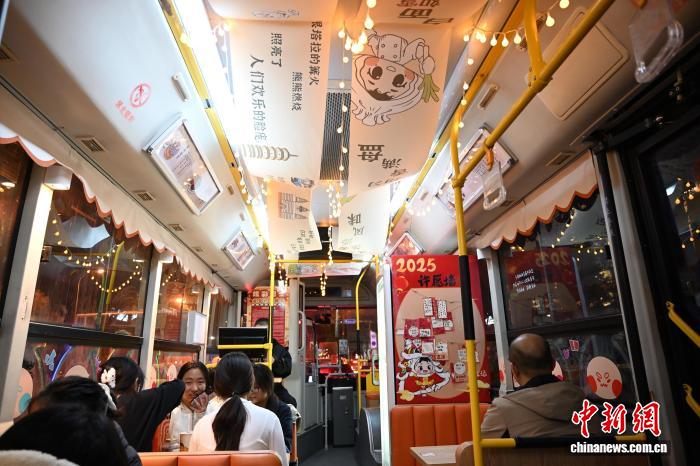 観光客の間で観光バスが人気に　內(nèi)蒙古?呼和浩特