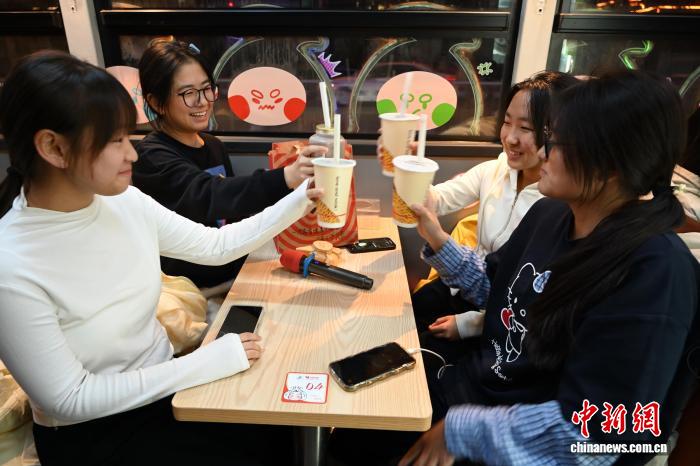 観光客の間で観光バスが人気に　內(nèi)蒙古?呼和浩特