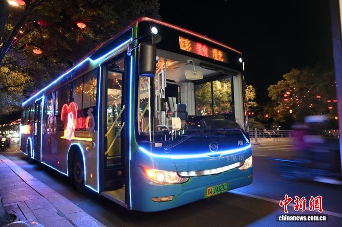 観光客の間で観光バスが人気に　內(nèi)蒙古?呼和浩特