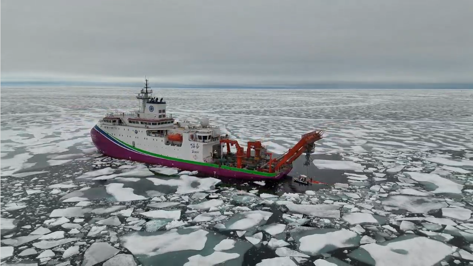 北極海域で任務(wù)を遂行する科學(xué)調(diào)査船。畫像提供：自然資源部