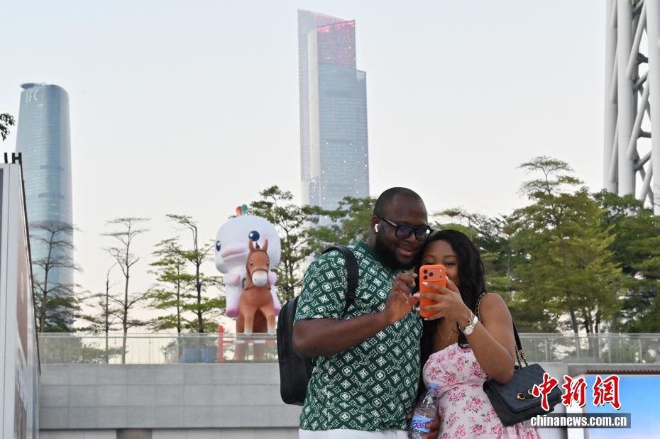 広州の街を飾る第15回全運會?スペシャルオリンピック全國大會マスコット　広東省