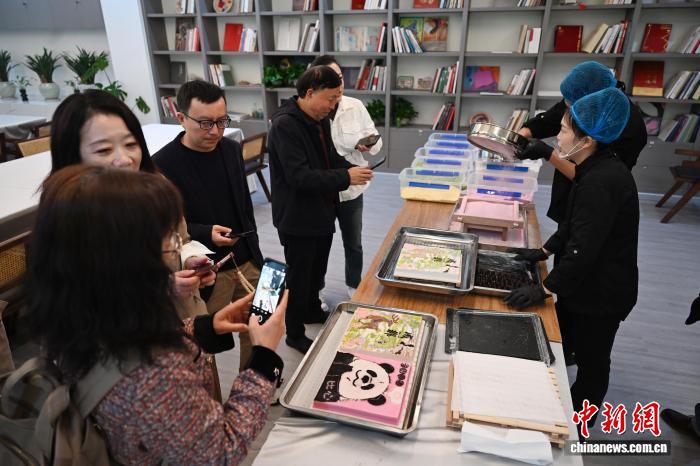 巴蜀文化やパンダを米粉の蒸しケーキで表現(xiàn)　四川省成都