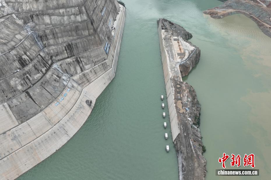 烏江白馬航電ターミナルの誘導(dǎo)水路の試運(yùn)転が成功　重慶市