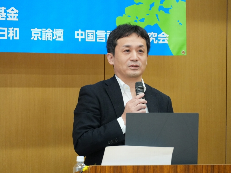 挨拶する笹川日中友好基金の尾形慶祐特任グループ長(zhǎng)（撮影?許可）。