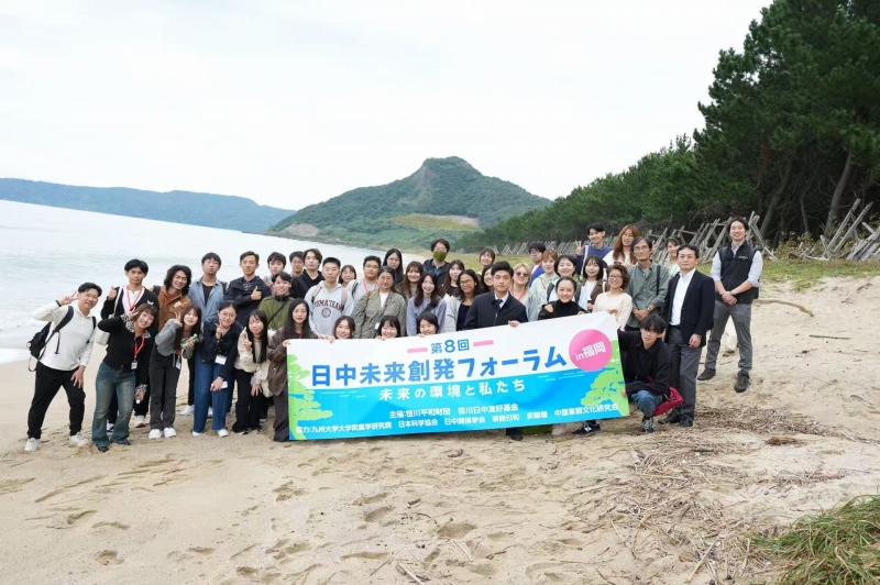 フィールドワークの様子（寫(xiě)真提供?笹川日中友好基金）。