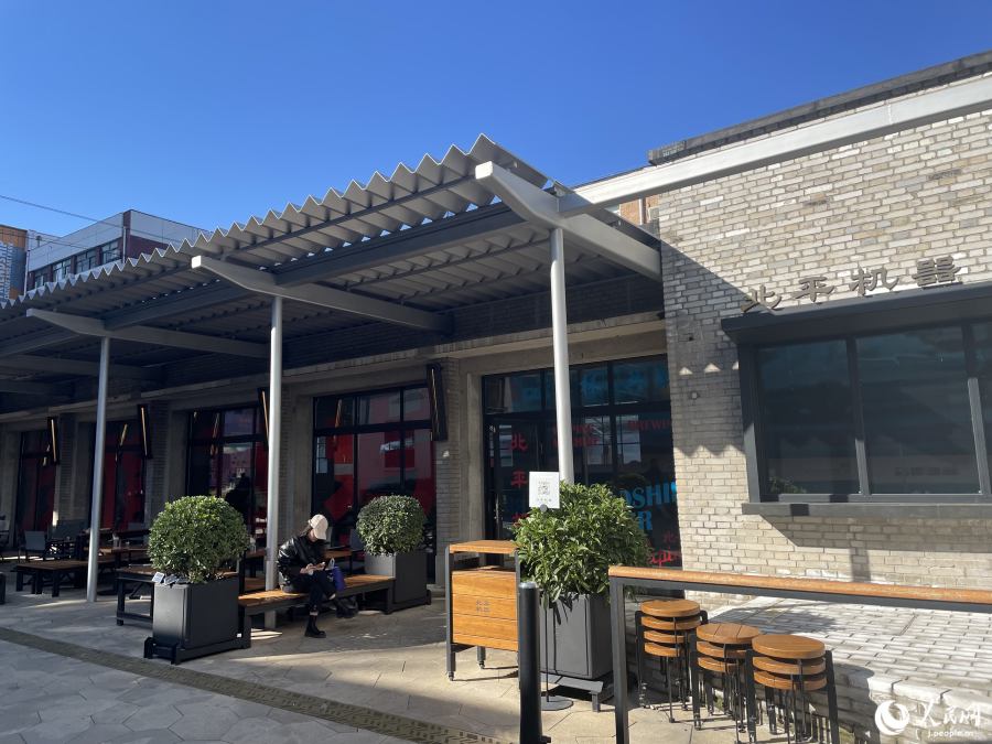 元車庫を利用したクラフトビールレストラン（撮影?勝又あや子）