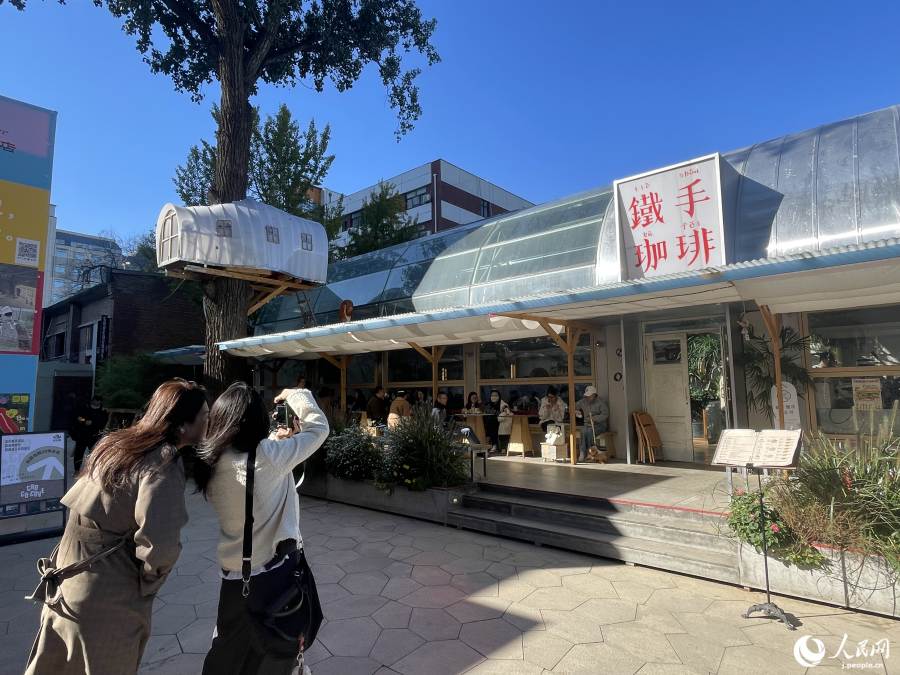 映えスポットとしても人気のカフェ（撮影?勝又あや子）