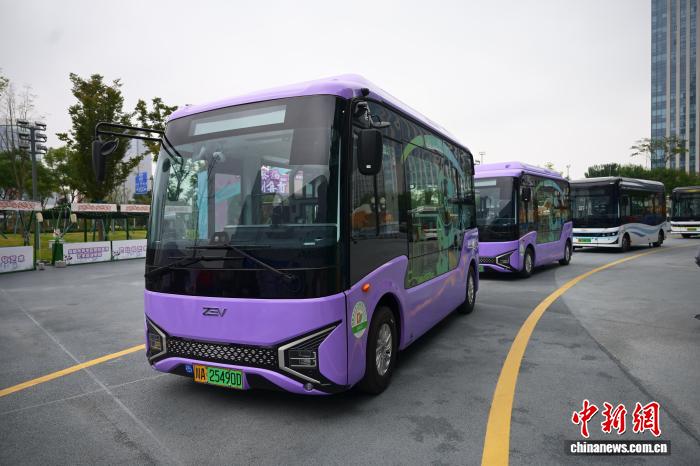 「ラストワンマイル」を円滑に　新型純電動バスが公開　四川省成都