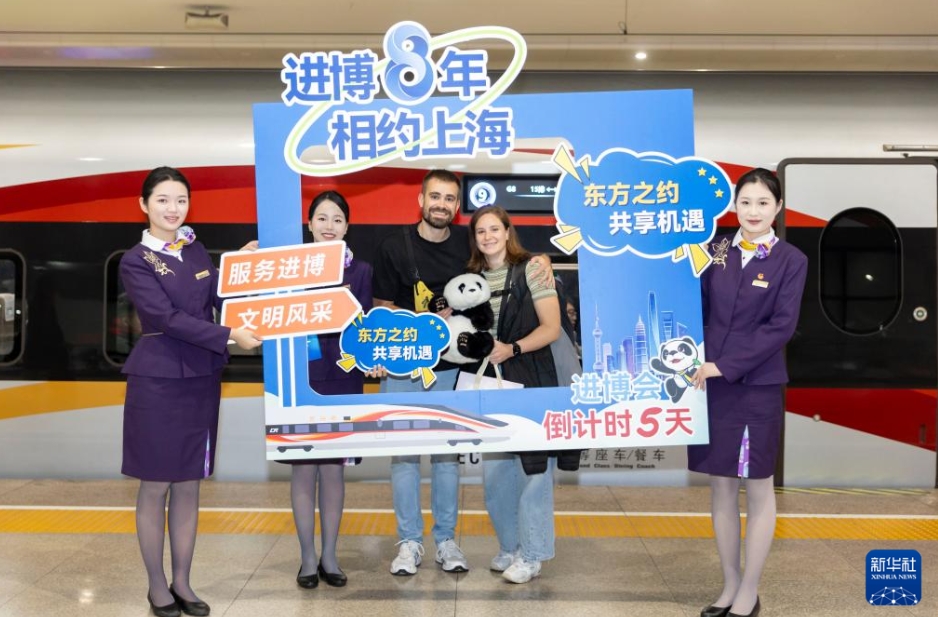 高速鉄道が輸入博開催を歓迎するイベント　上海