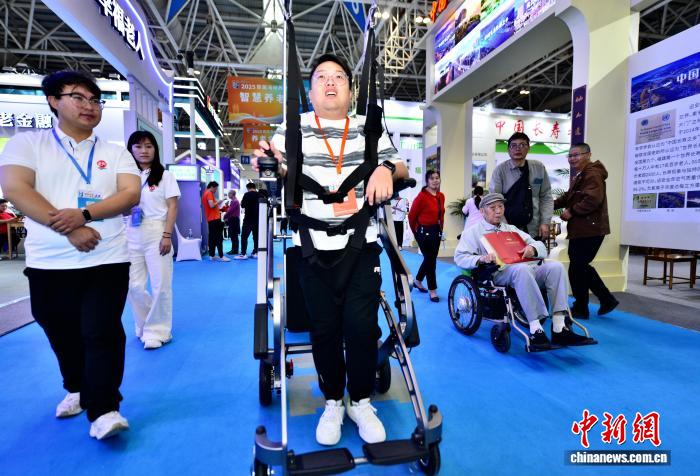 第1回海峽高齢者産業(yè)博覧會(huì)が來(lái)場(chǎng)者を魅了　福建省福州