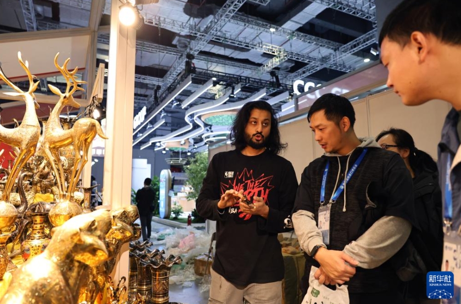 準(zhǔn)備が整い開幕を待つ中國國際輸入博覧會　上海