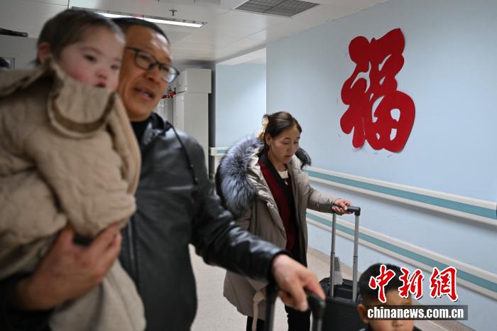 モンゴルの先天性心疾患児14人が北京に到著　無償での手術?治療へ